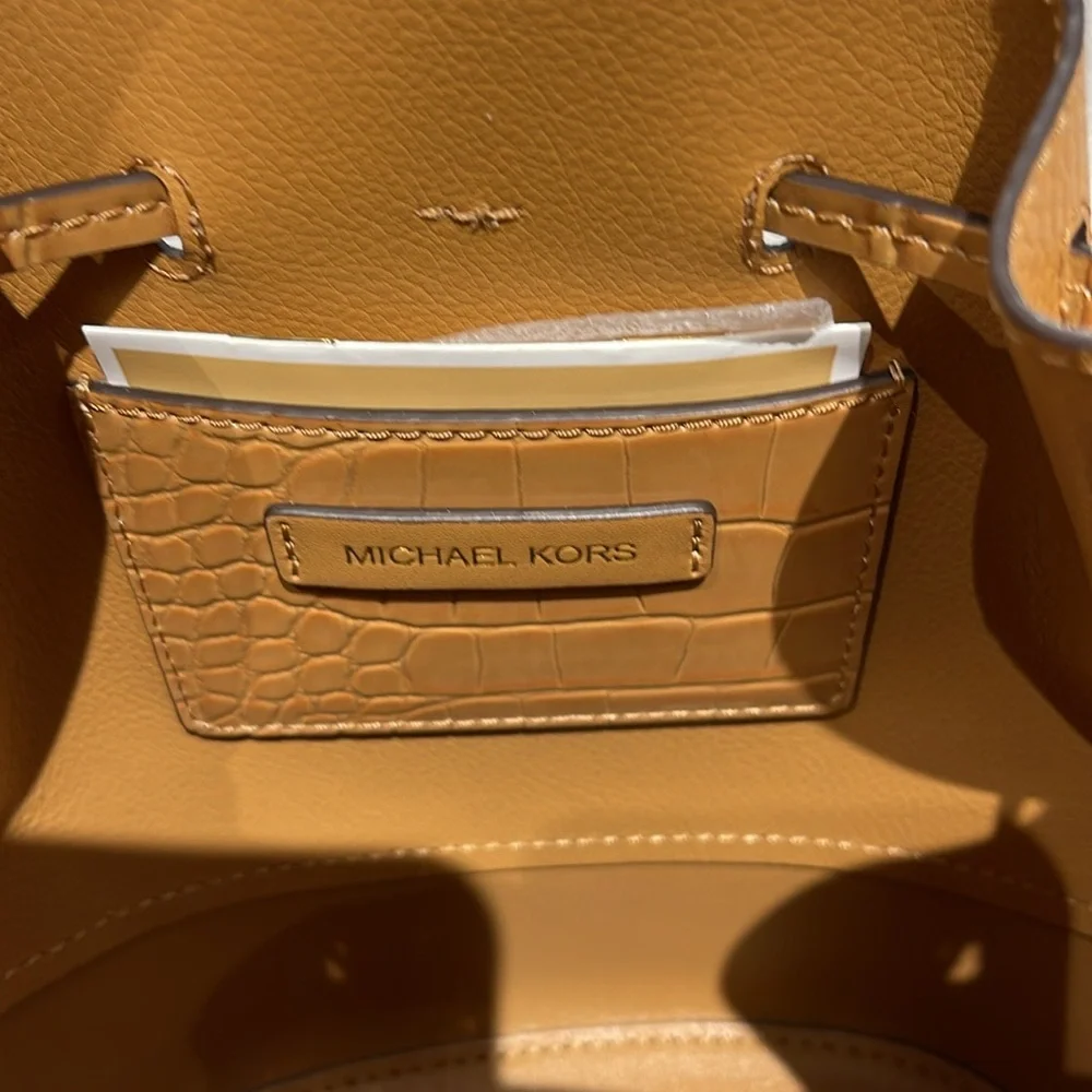 MICHAEL KORS Reed Medium Pebbled Leather Belted Bucket Messenger Satchel Crossb - Picture 10 of 16